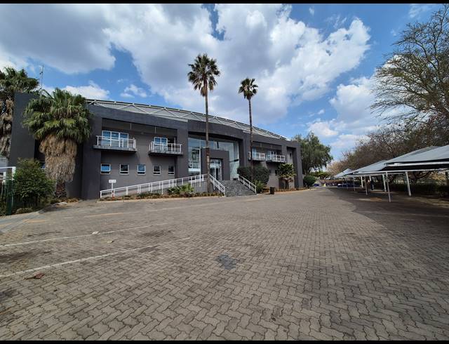 4,286M² WAREHOUSE TO LET IN LONGMEADOW